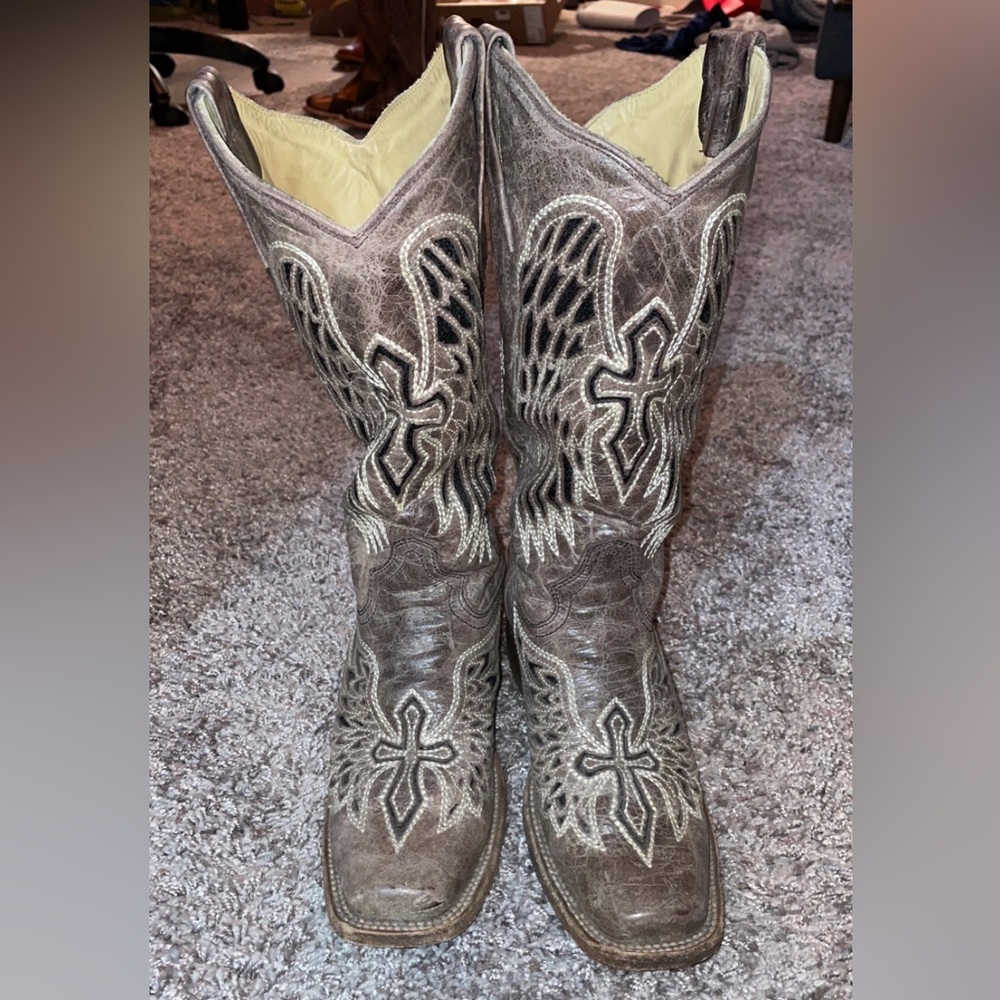 Corral woman’s boots size 7.5M